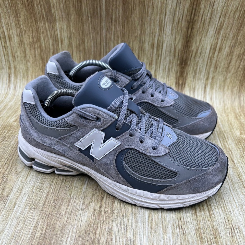 New Balance 2002R Sneakers Women's Size 8 Grey Suede Mesh Athletic GC2002ST